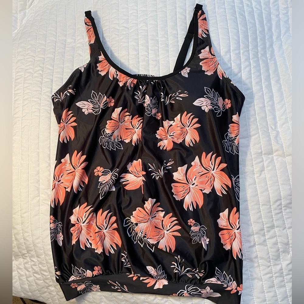 Women’s 18W  tropics floral swim top NWOT